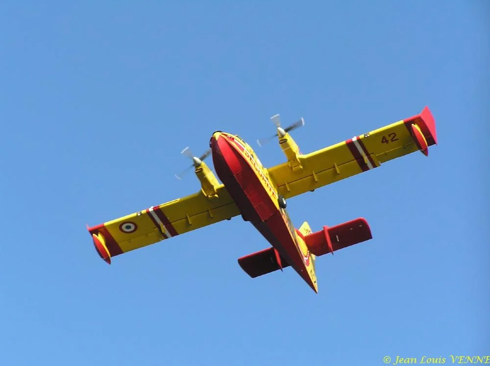 Les Canadairs interviennent au-dessus de Saint Mandrier