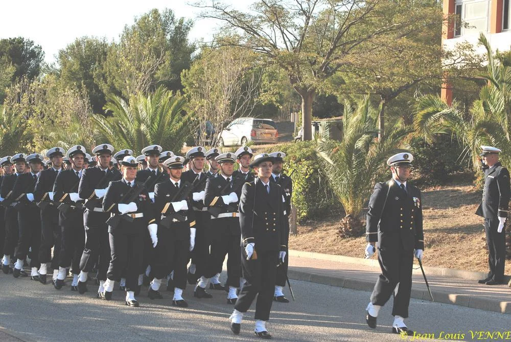 Présentation aux drapeaux du CIN Saint-Mandrier 