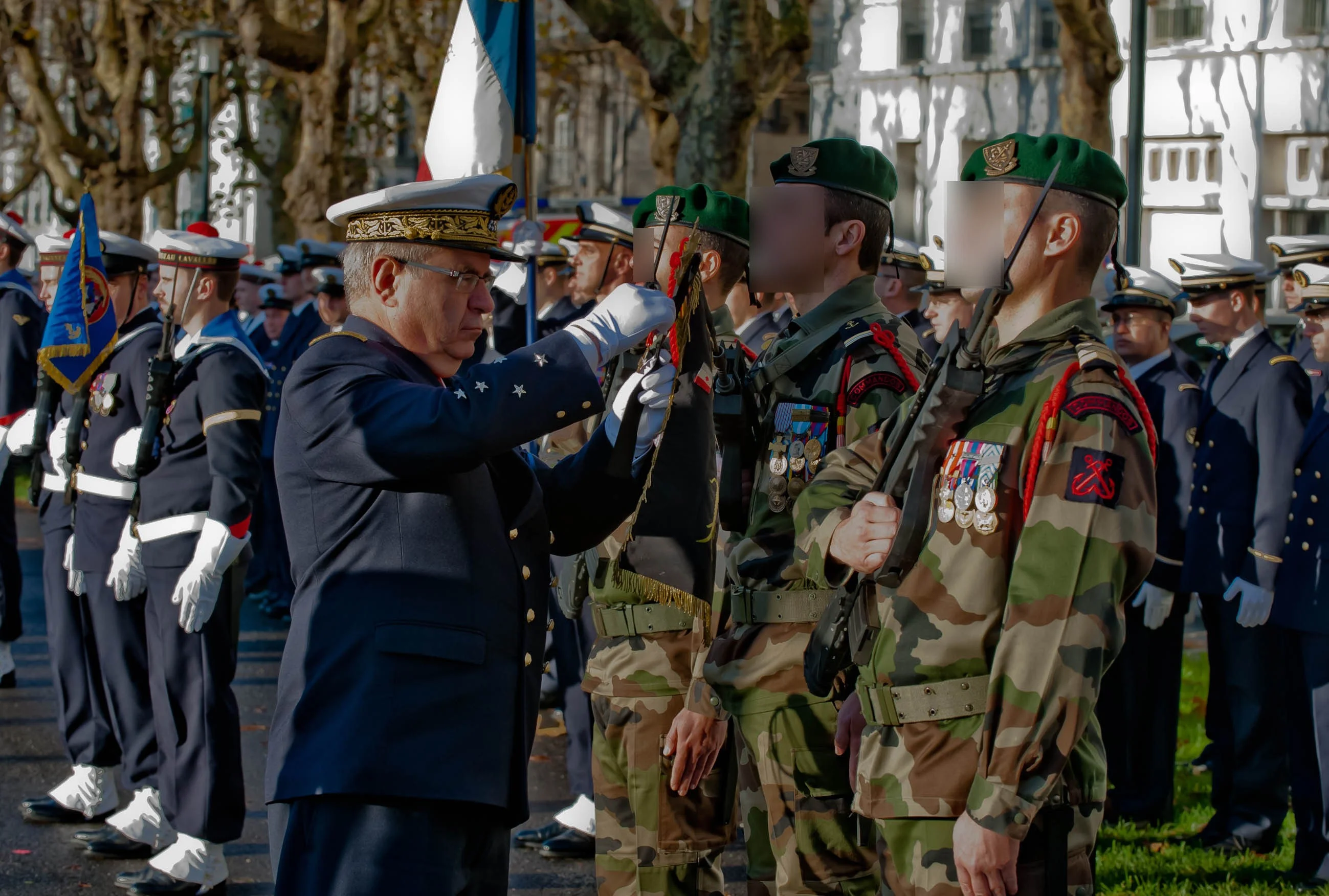 Remise de la Croix de la Valeur Militaire au Commando Jaubert