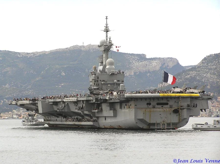 La sortie des familles du Charles de Gaulle
