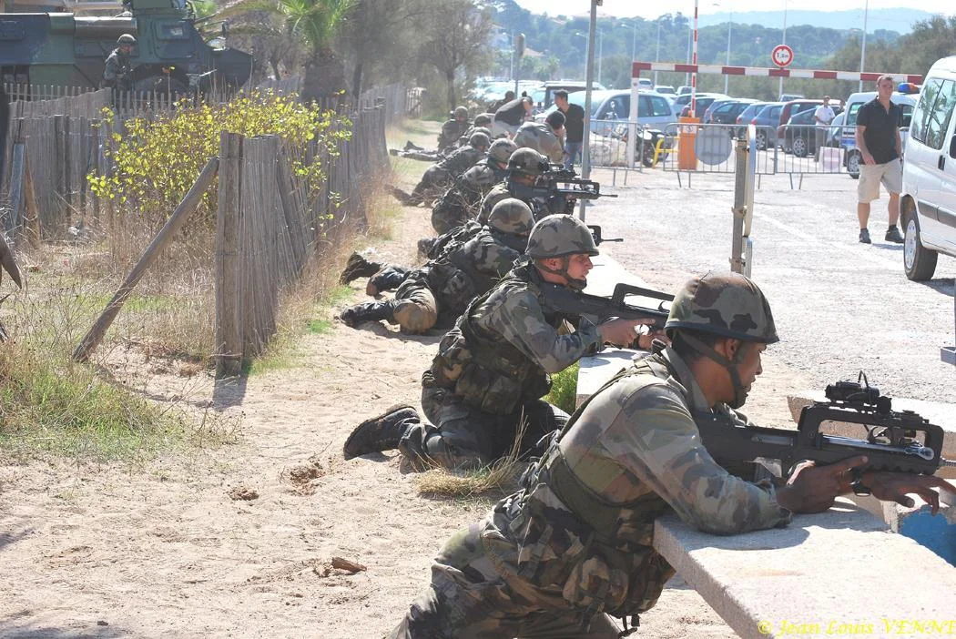 Les fantassins protègent la tête de pont