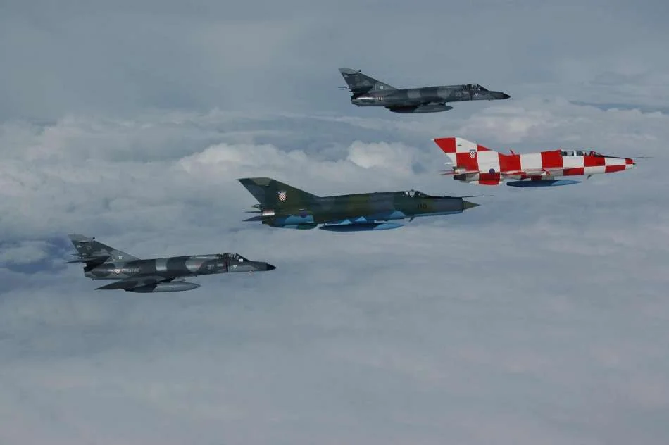 Les SEM de la 17F et les Mig 21 de l’armée de l’air Croate au dessus de l’Adriatique