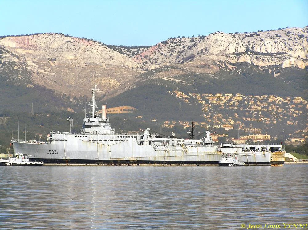 L'ex-Ouragan transféré dans le port de Bregaillon