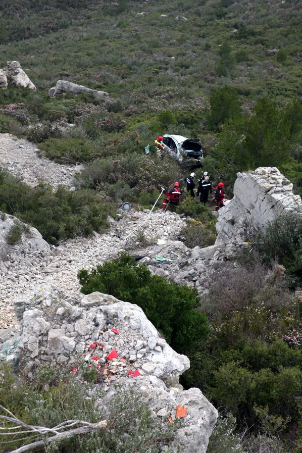 Une voiture sort de la route et fait une chute de 30 m entre Marseille et Cassis