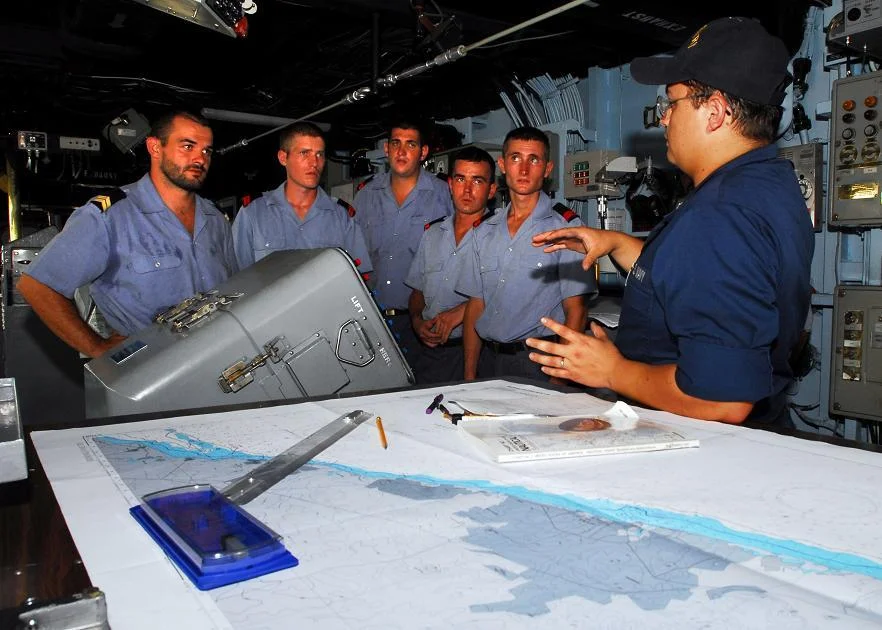 Des marins FranÃ§ais visitent l'USS Fort Henry