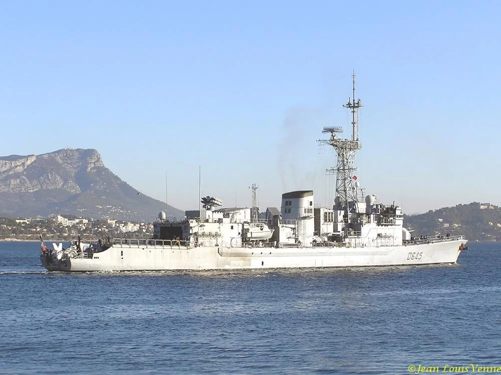 La frégate La Motte-Picquet quitte définitivement Toulon