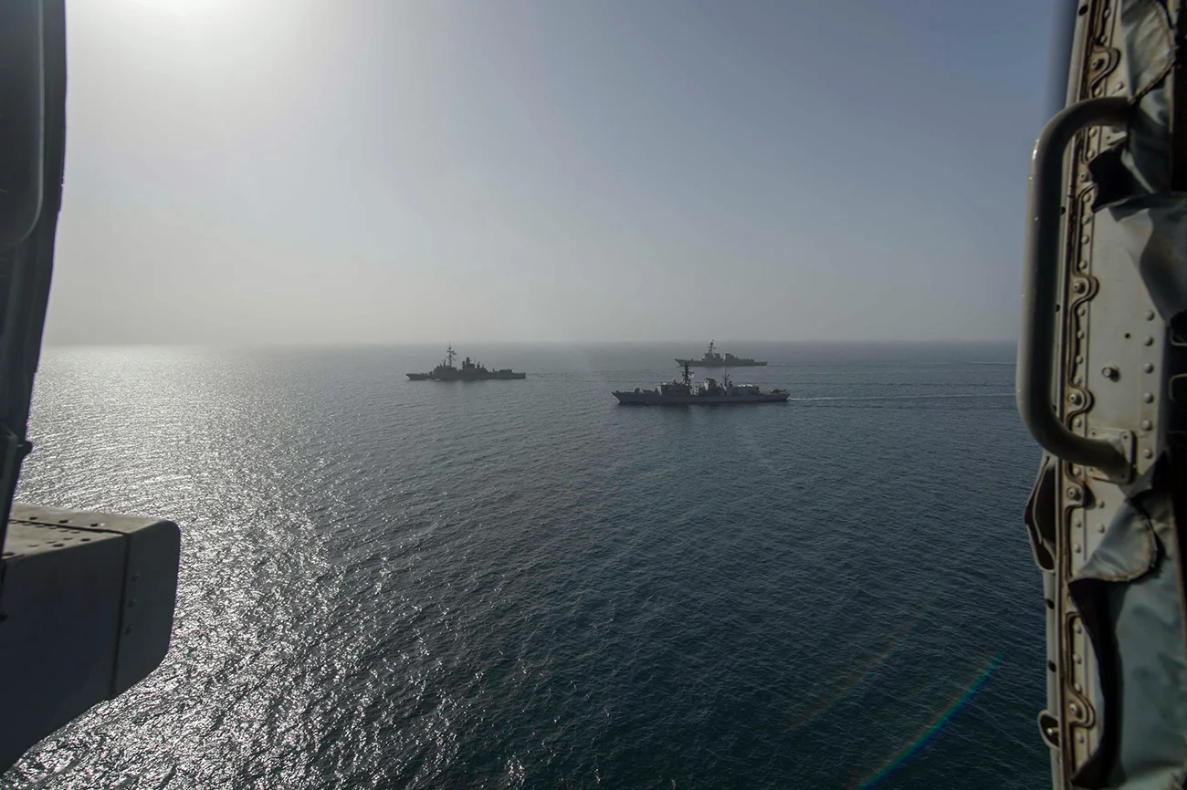 Le destroyer Shoup et les frégates française Jean Bart et britannique HMS Monmouth