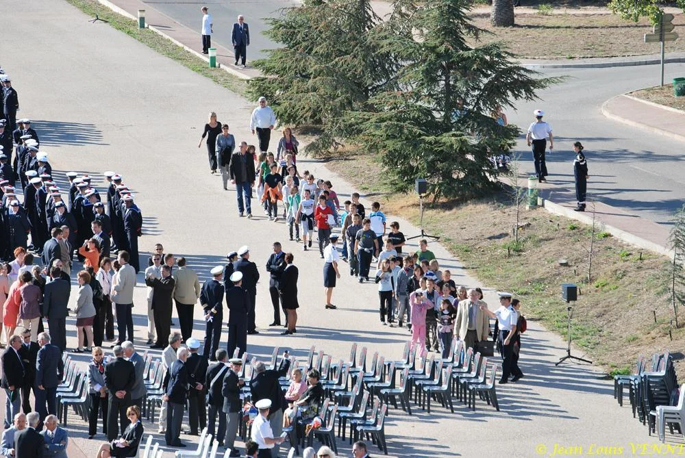 Présentation aux drapeaux du CIN Saint-Mandrier 