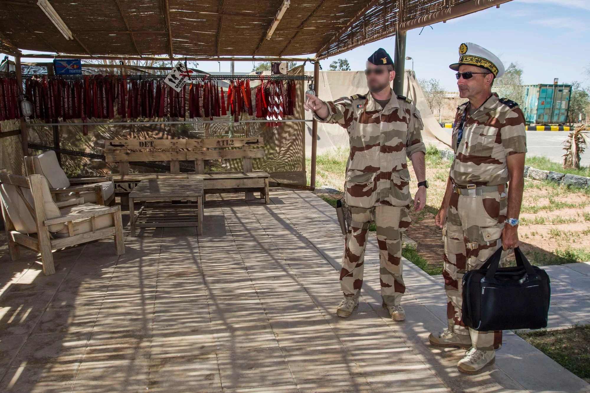 Visite du contre-amiral Didier Piaton sur la Base aérienne projetée H5