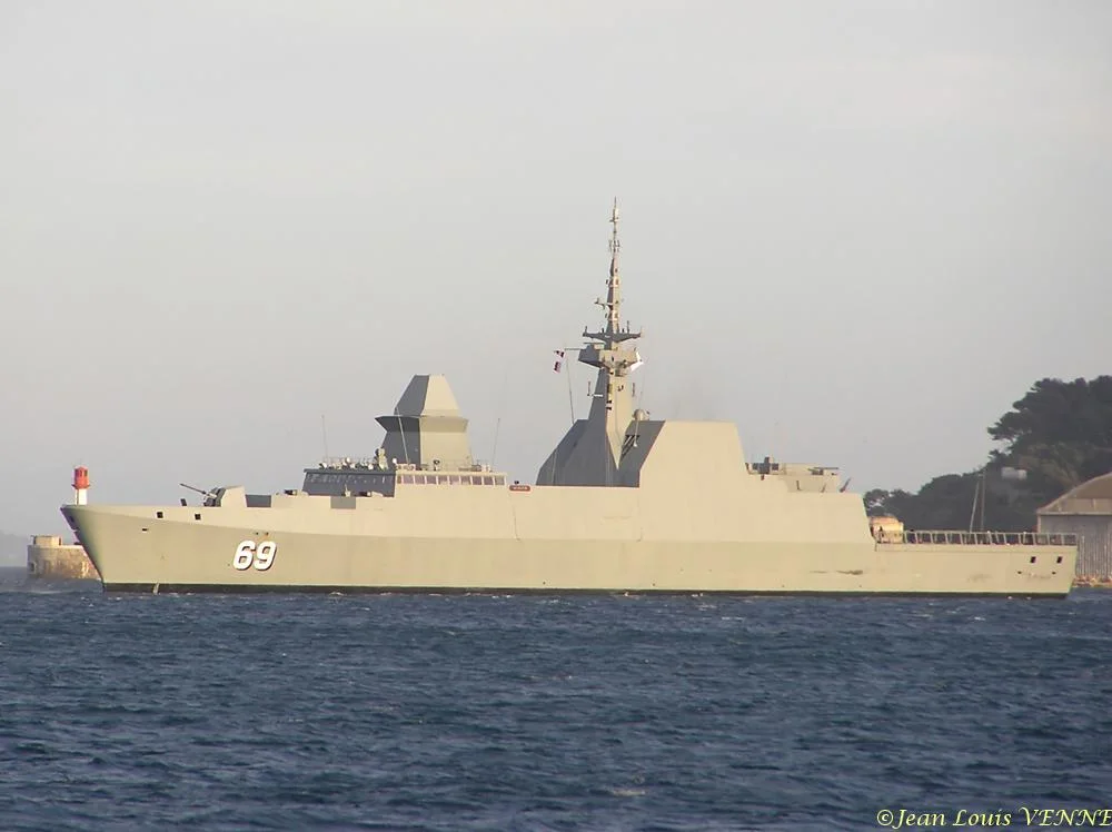 Arrivée Ã  Toulon de la frégate RSS Intrepid