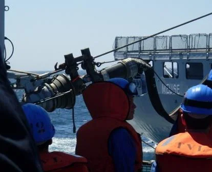 Ravitaillement en mer entre le « Tourville » et la « Meuse »