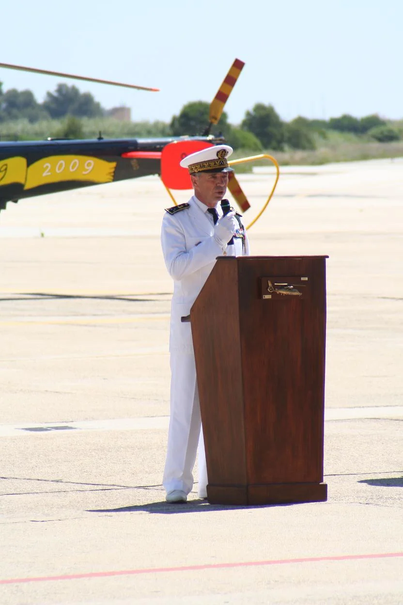 Le vice-amiral de Rostolan, commandant la force de l’aéronautique navale