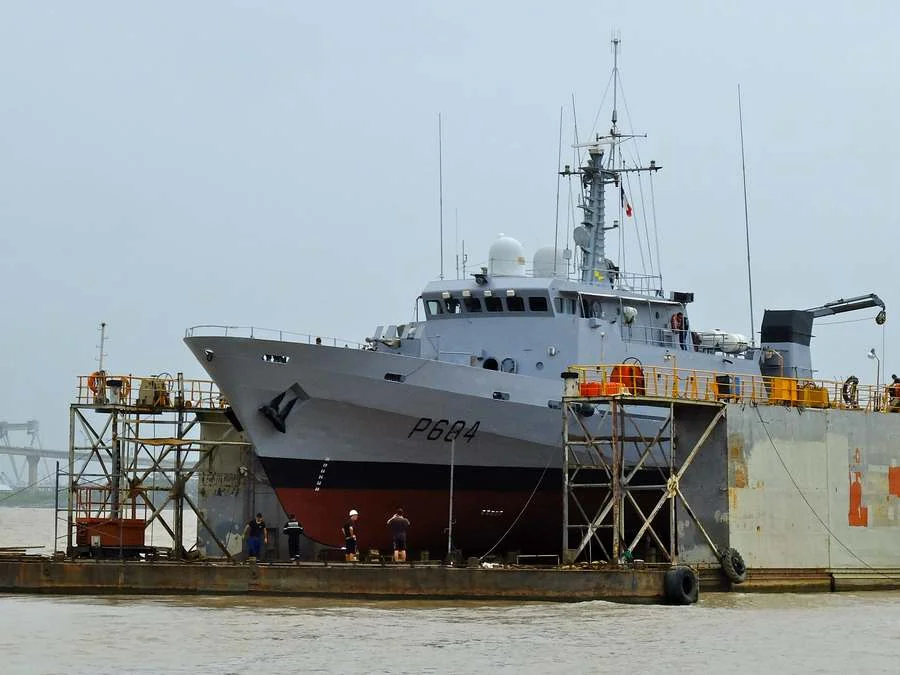 Le patrouilleur La Capricieuse en arrêt technique