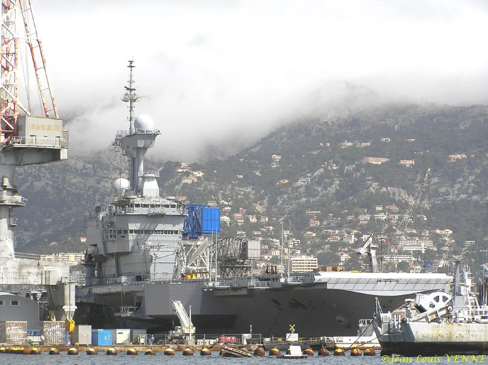 Peinture de lâ€™Ã®lot/passerelle du Charles de Gaulle