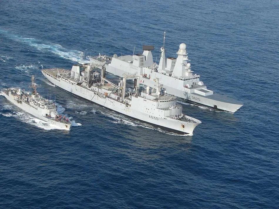 Ravitaillement à la mer entre la Marne, le Forbin et le Cdt Bouan