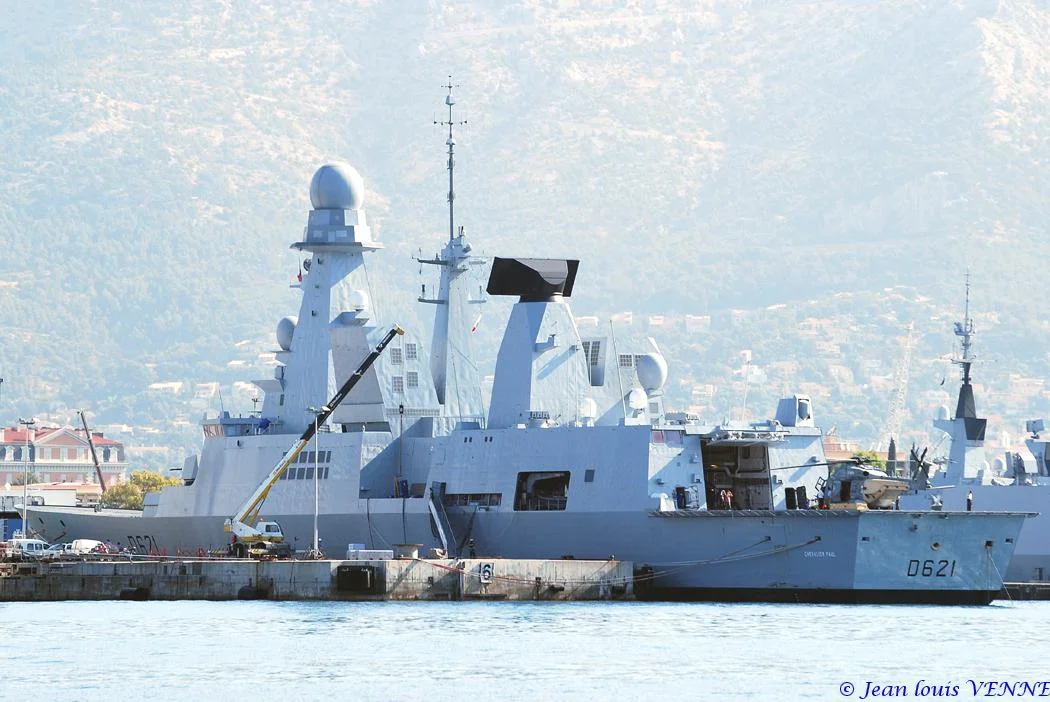 Appontage d’un NH90 sur le Chevalier-Paul