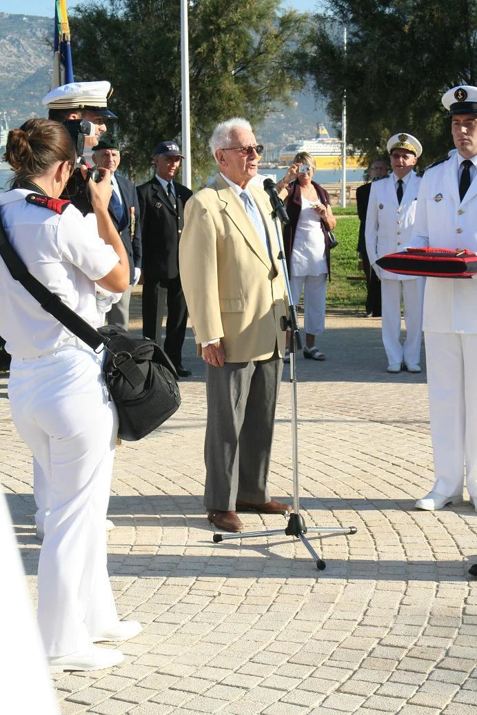 Le vice-amiral d'escadre Jean Guillou