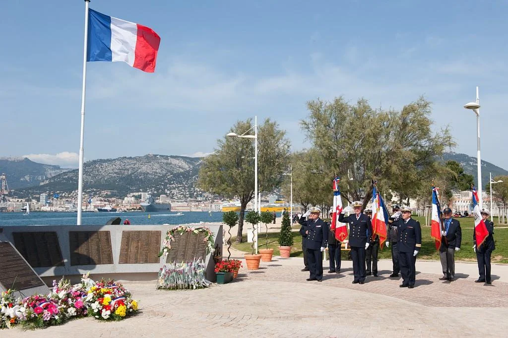 Les forces sous-marines commémorent les 20 ans de l’accident de l’Emeraude