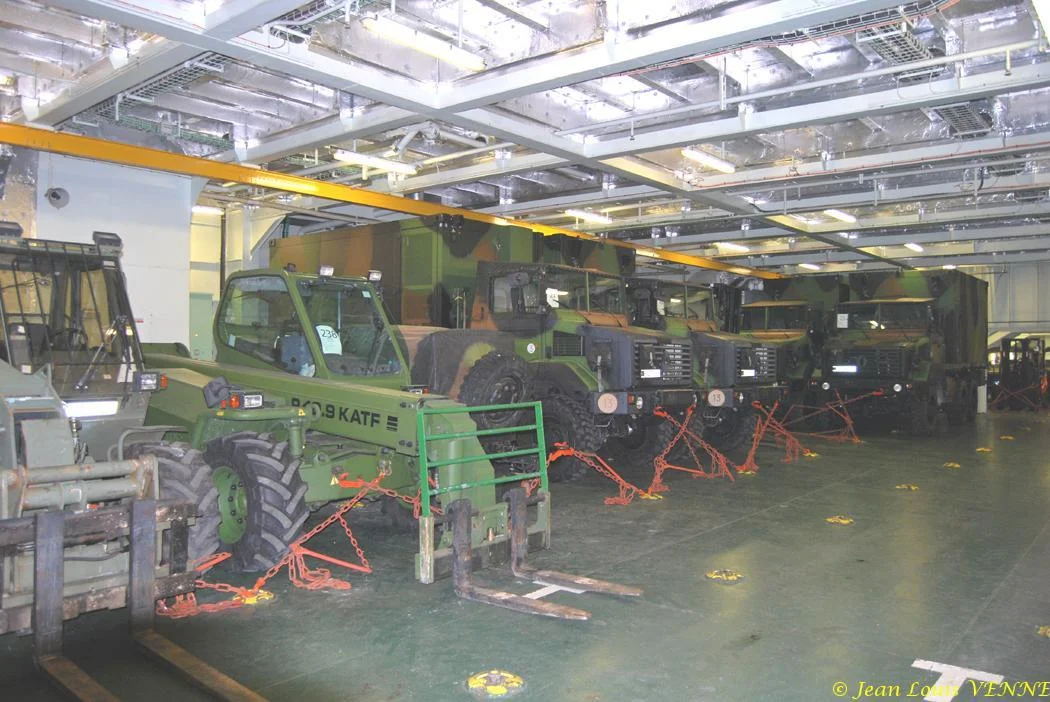 Dans les hangars du Mistral