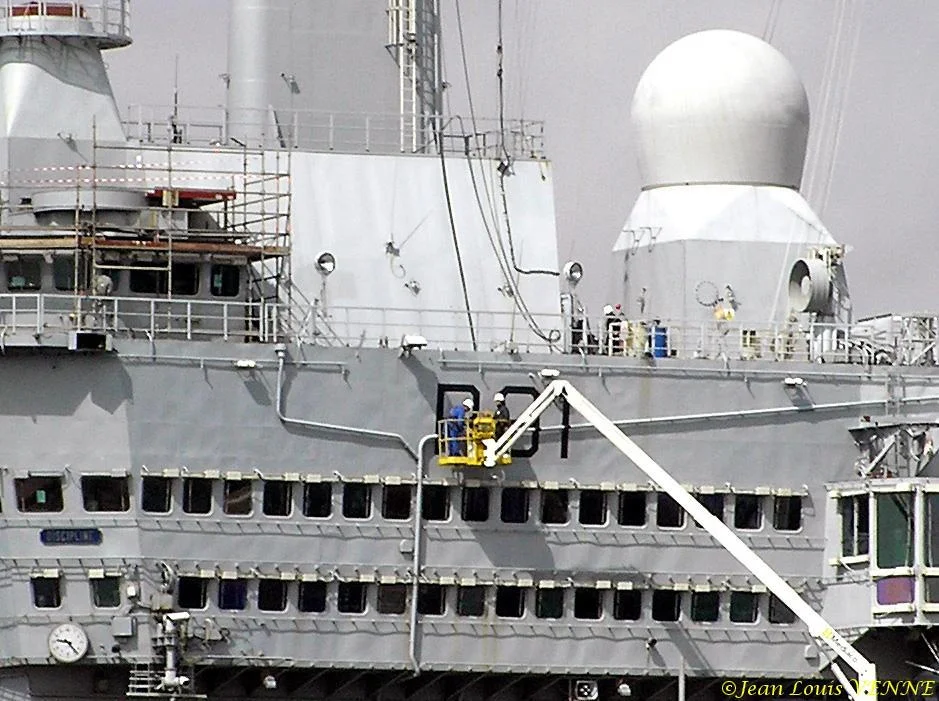 Peinture de lâ€™Ã®lot/passerelle du Charles de Gaulle
