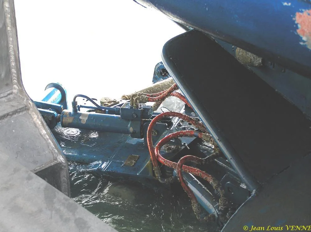 Un des 2 propulseurs orientables