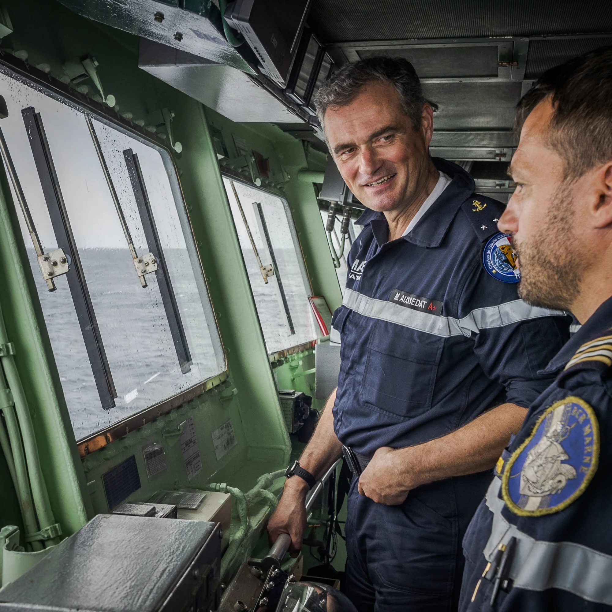 Le contre-amiral Aussedat en passerelle du BCR Marne