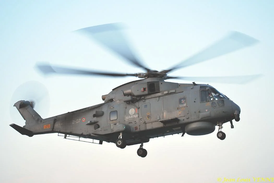 Un hélicoptère EH-101 de la marine italienne