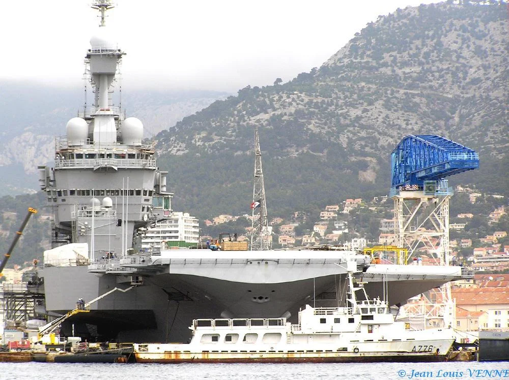 Le Charles de Gaulle sans protection ... provisoirement