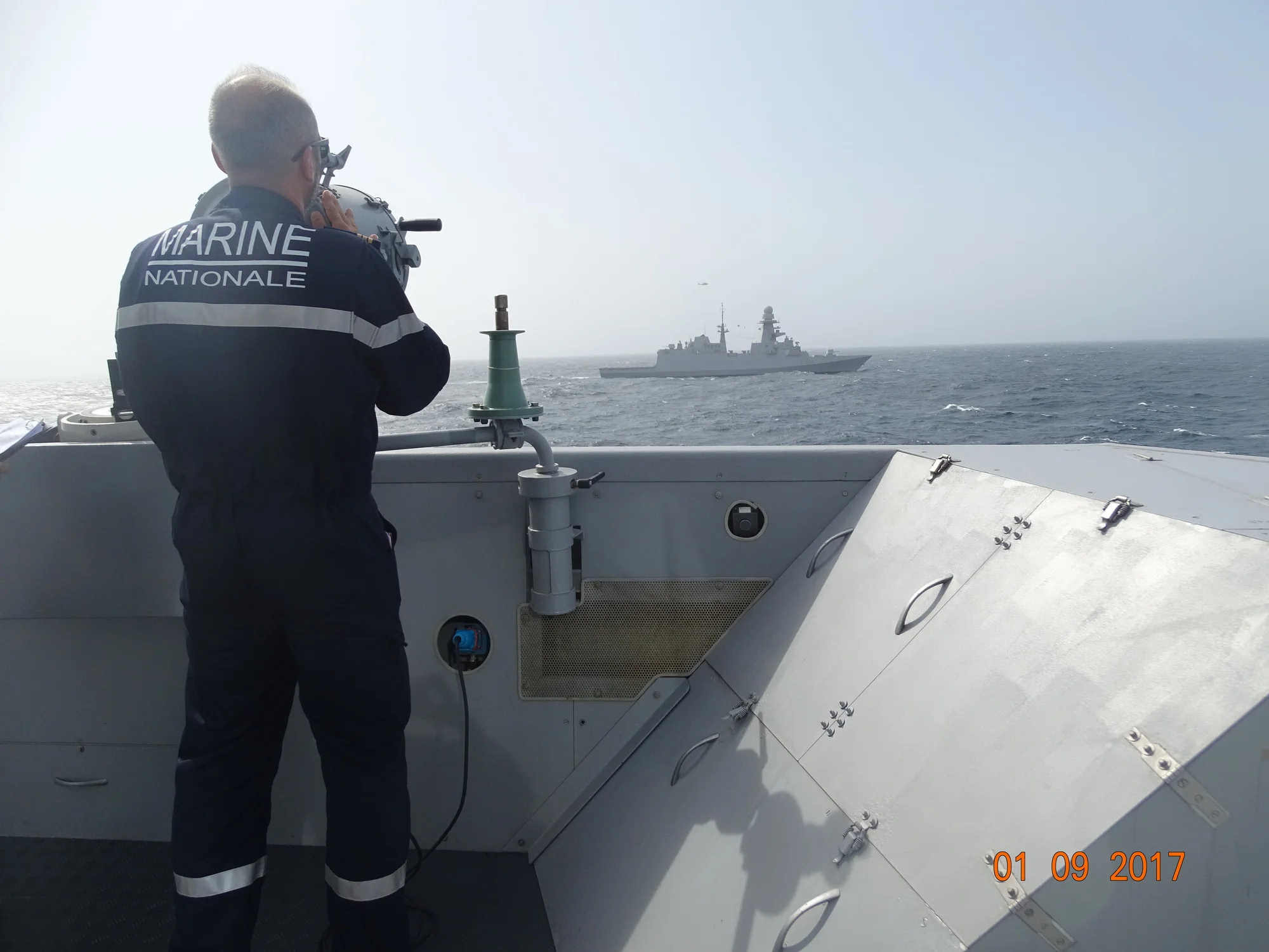 La frégate italienne Virginio Fasan vue depuis l'Auvergne