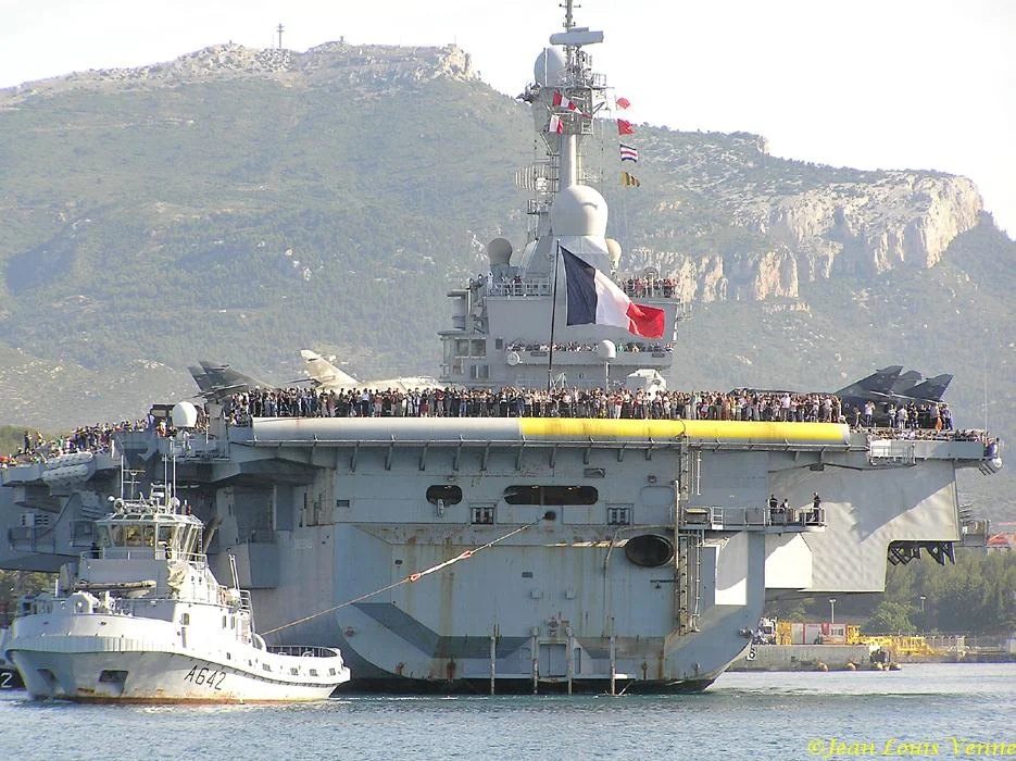 La sortie des familles du Charles de Gaulle
