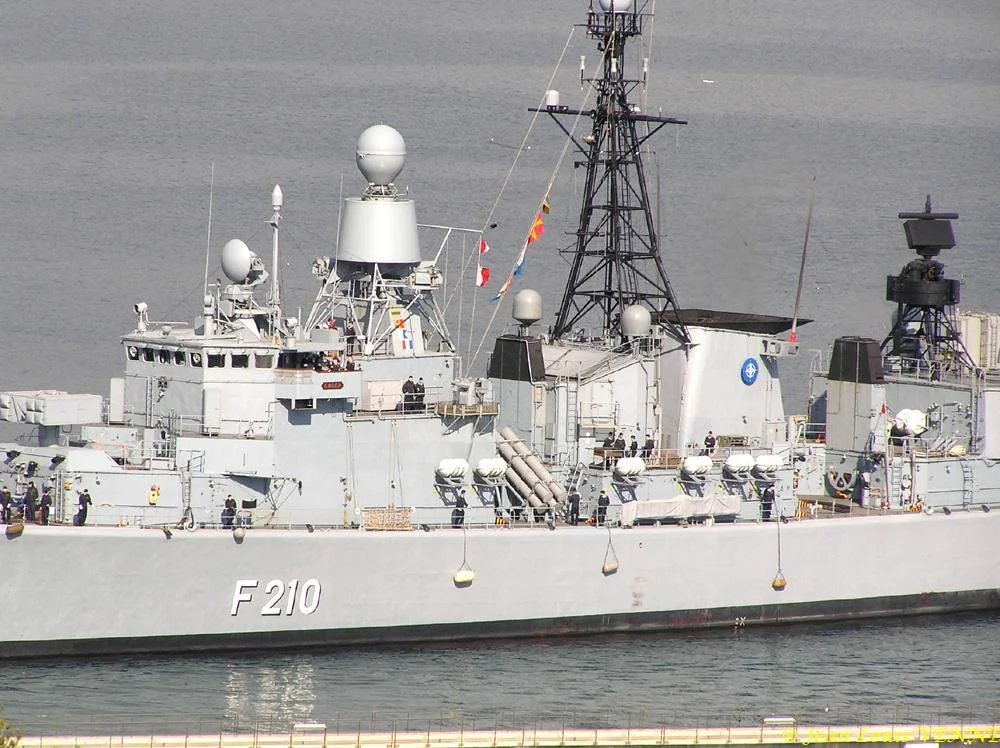 La frégate allemande Emden à Toulon