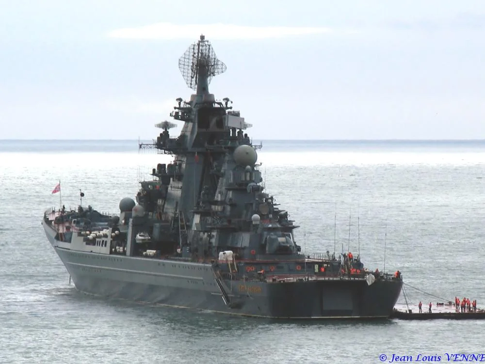 Le croiseur nucléaire russe Pierre le Grand à Toulon