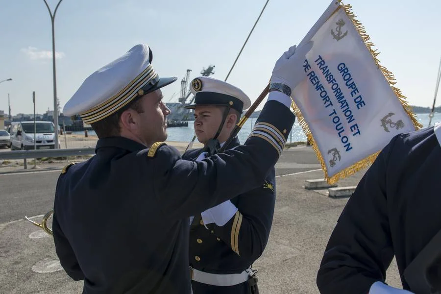 Remise officielle de fanion au GTR de Toulon