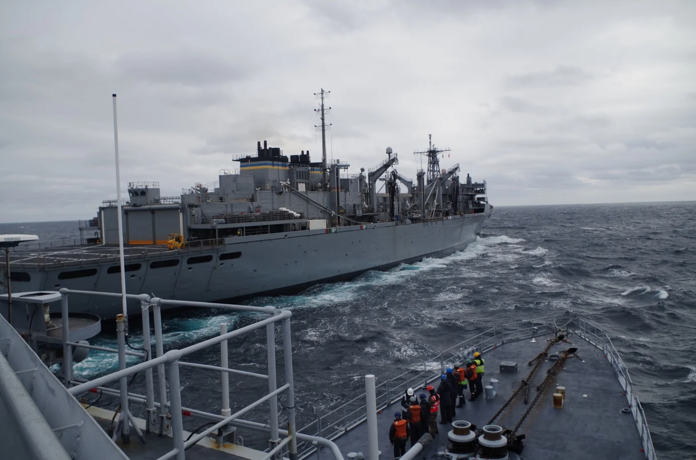 Le Primauguet se ravitaille auprès de l'USNS Supply