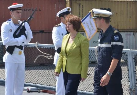 Le commandant du La Fayette accueille Mme Catherine Ashton Haute Représentante de l’Union Européenne pour les affaires étrangères et la politique de sécurité