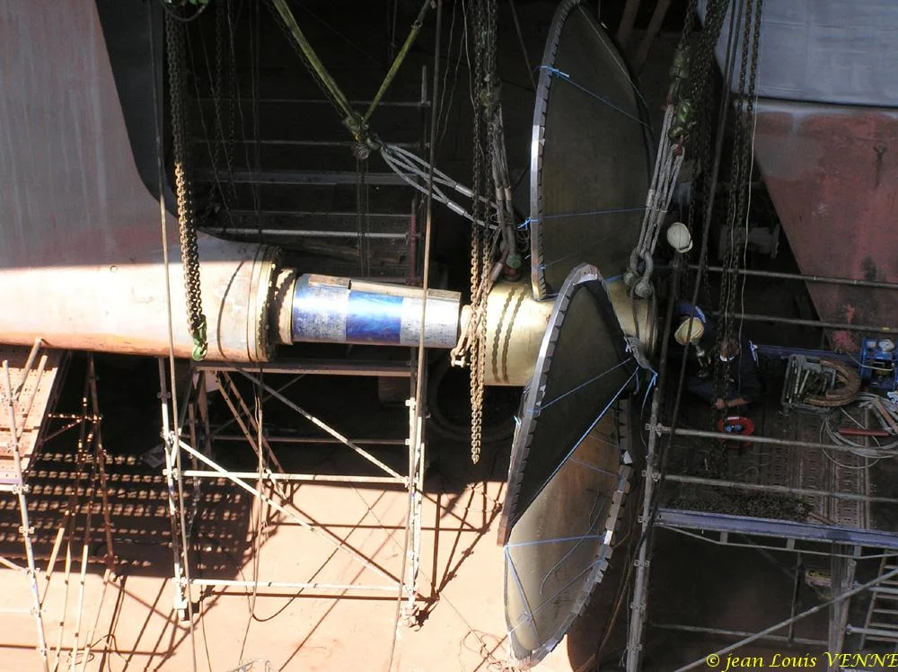 La seconde hélice du porte-avions