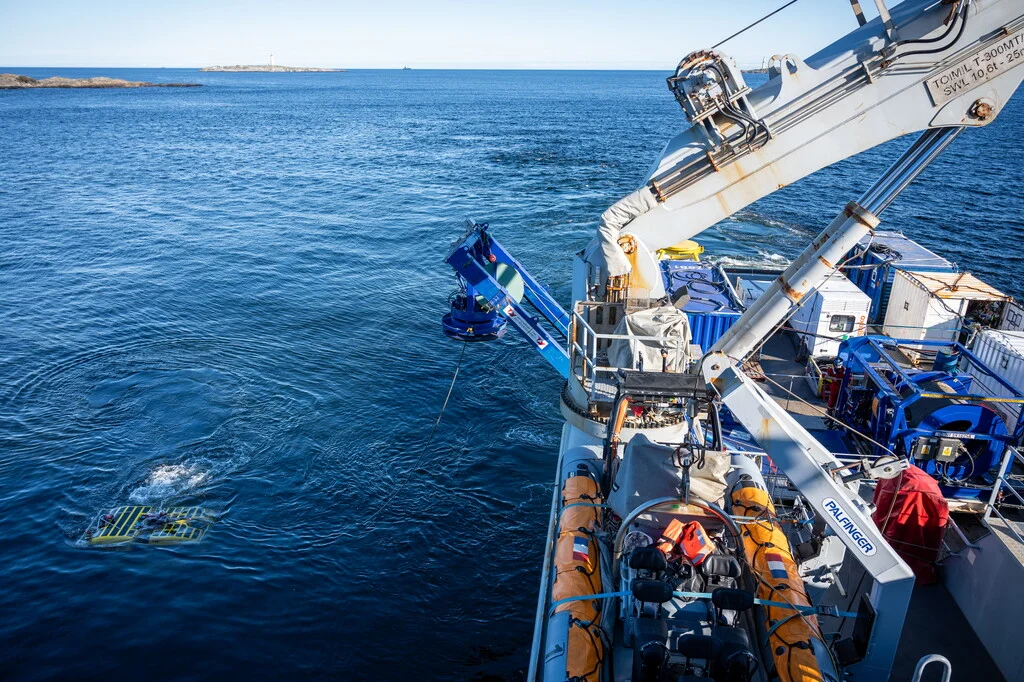 Le bâtiment de soutien Rhône met en oeuvre le ROV du NSRS