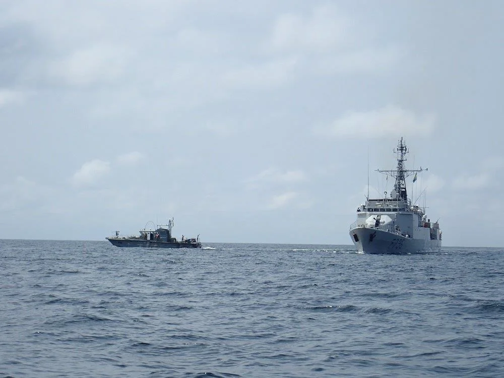 Le patrouilleur Commandant Birot aux côtés de la marine gabonaise
