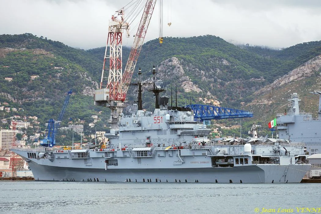 Le porte-avions Garibaldi