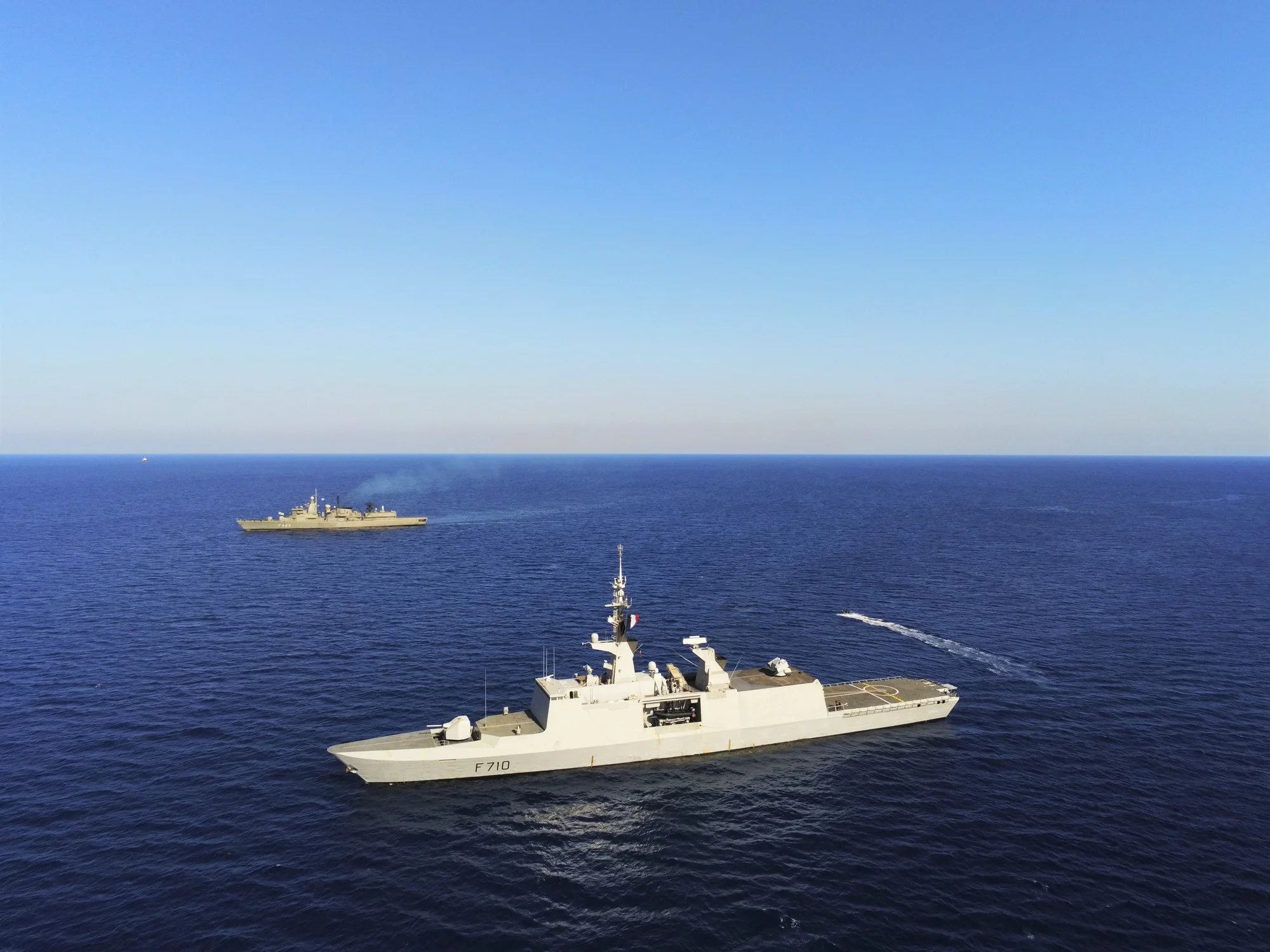 La frégate La Fayette et la frégate grecque Nikoforos