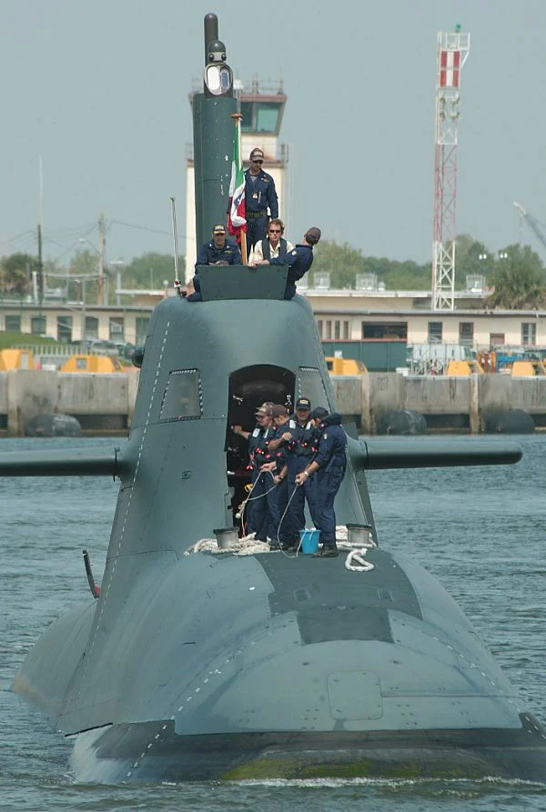 Le Salvatore Todaro se prépare à accoster