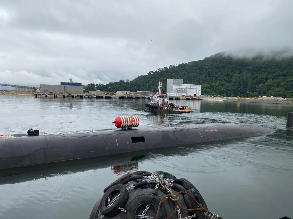 Le sous-marin brésilien Riachuelo appareille pour sa 1ère plongée statique