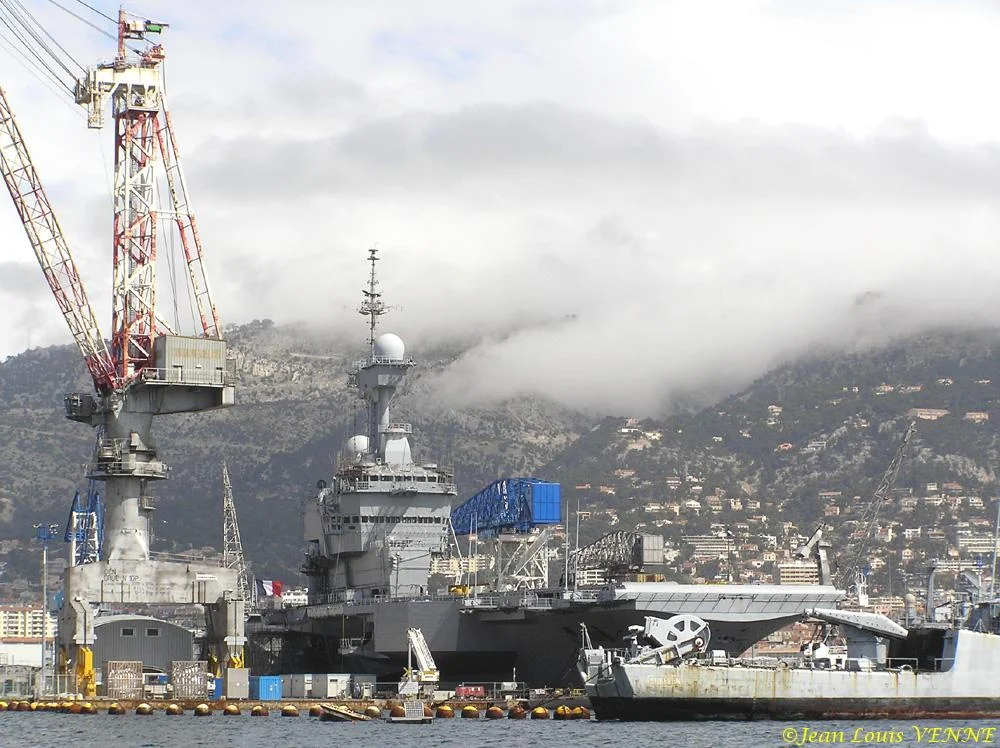 Peinture de lâ€™Ã®lot/passerelle du Charles de Gaulle