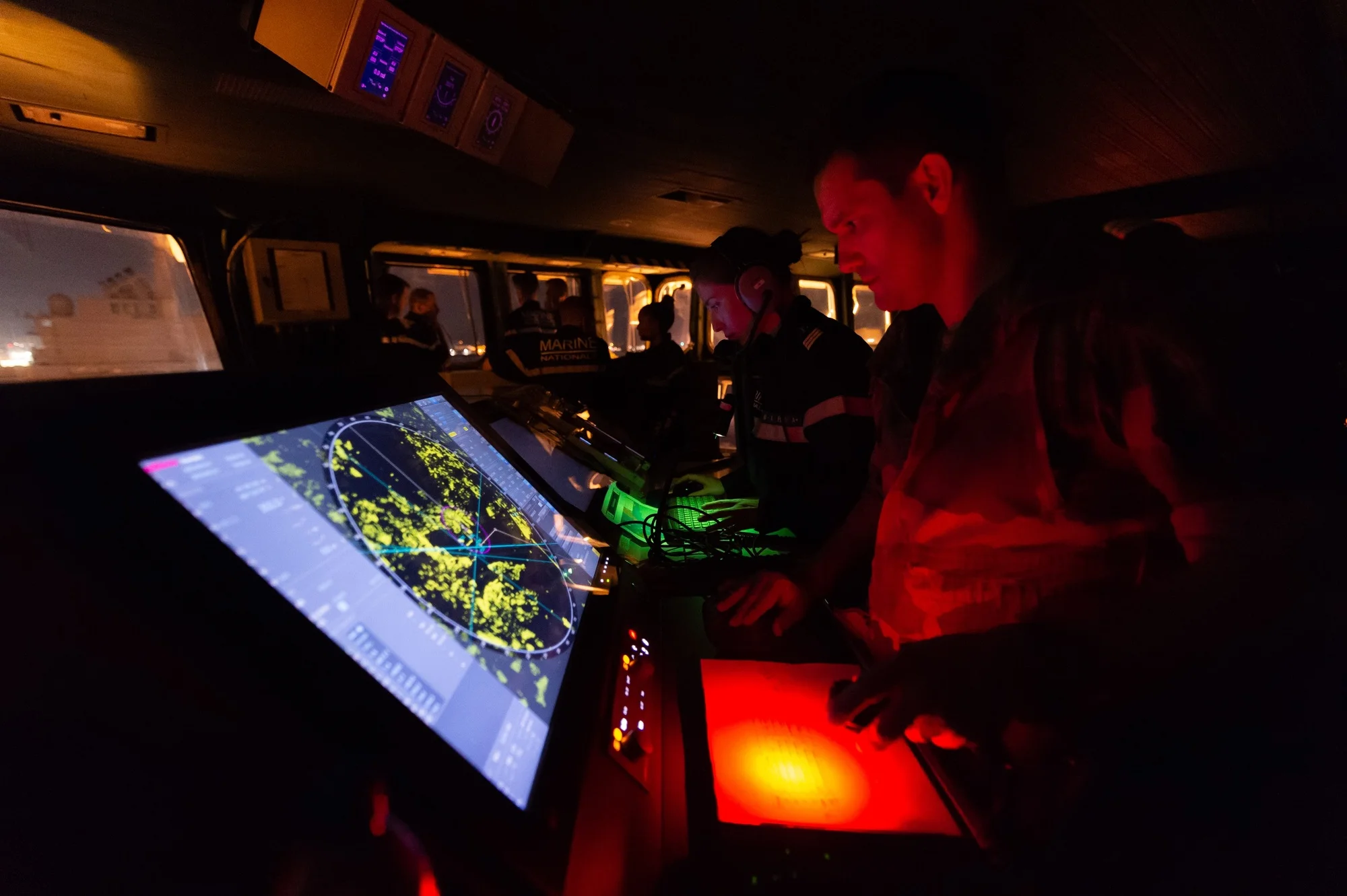 Veille radar en passerelle du Charles de Gaulle