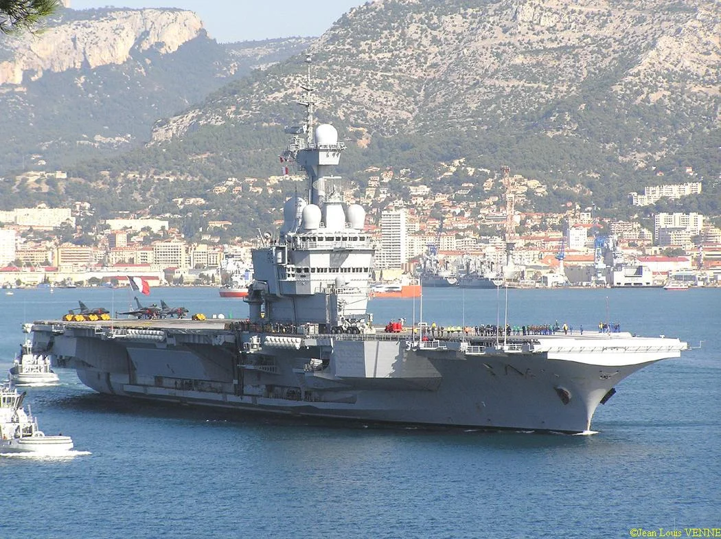 Le Charles de Gaulle prend la mer