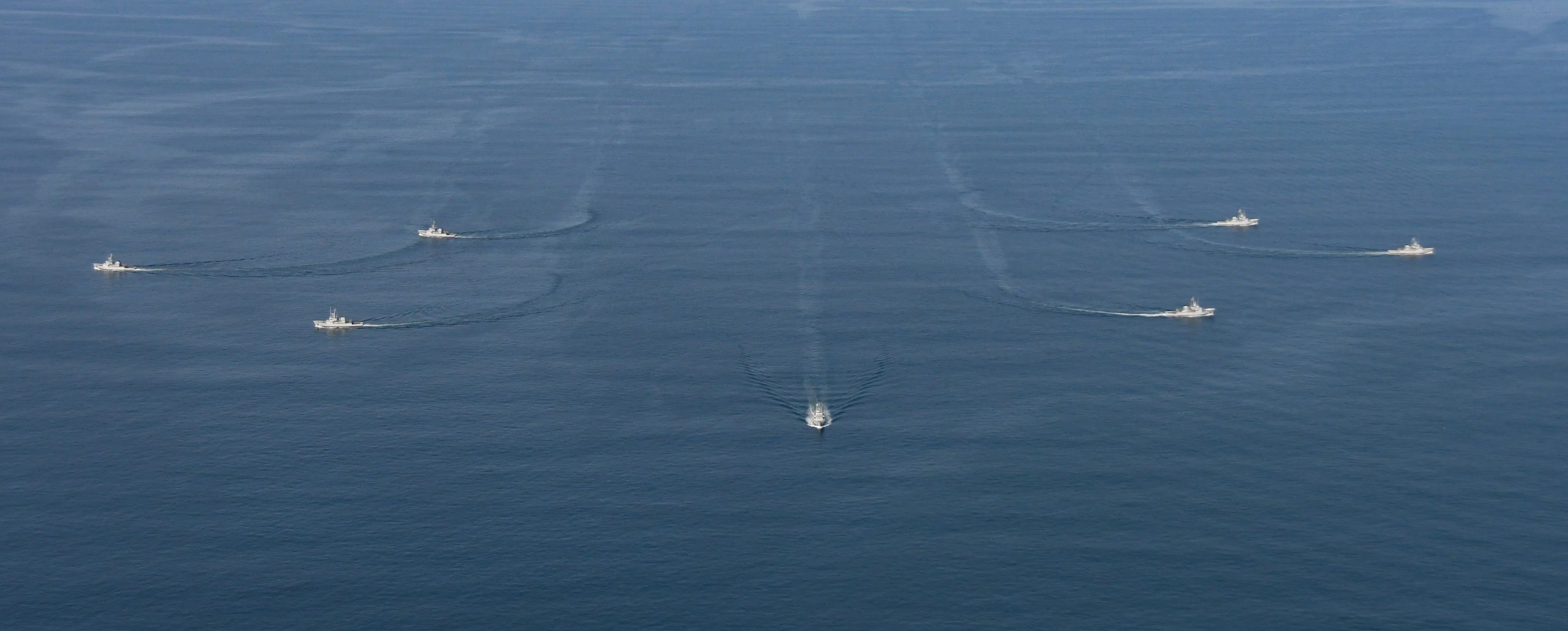 Photo de groupe des bâtiments-école de la marine nationale