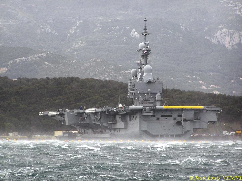 Le charles de Gaulle dans la tempête