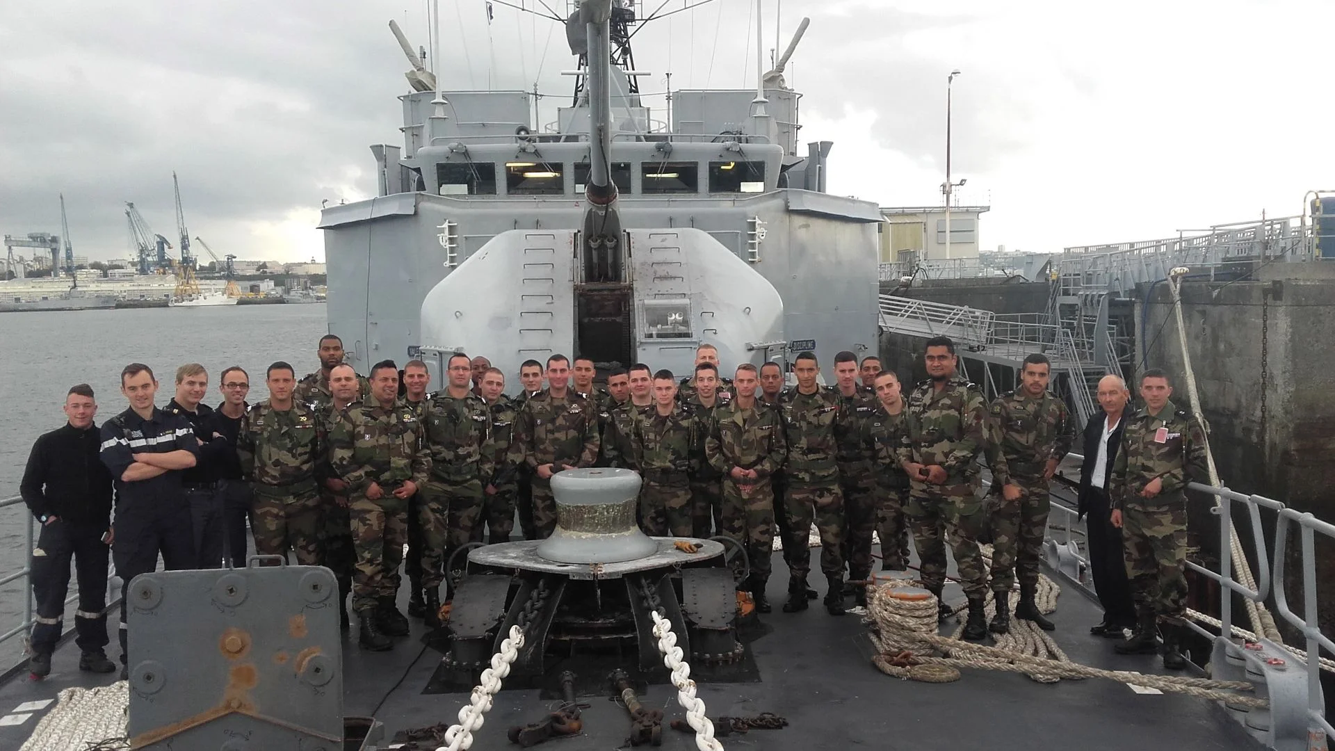 Le 12ème Régiment de Cuirassiers en visite sur le LV Le Hénaff