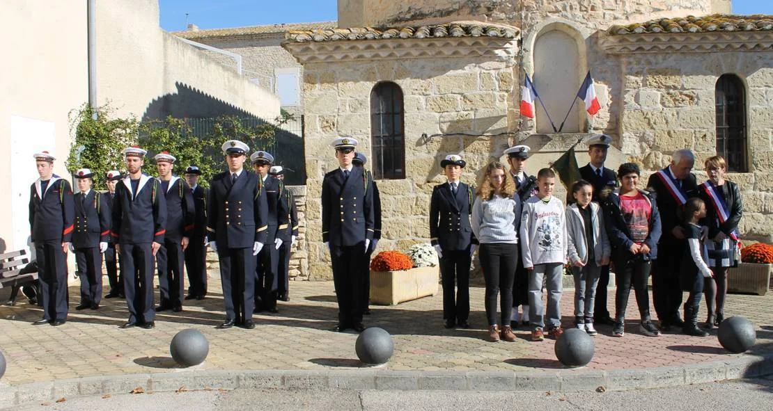 Cérémonie du 11 novembre 2015 devant le monument aux morts à Vestric et Candiac