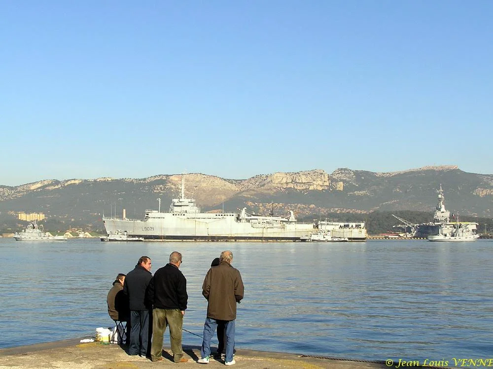 L'ex-Ouragan transféré dans le port de Bregaillon